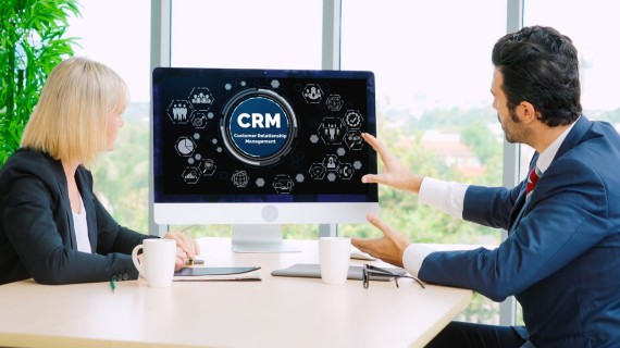 Desarrollo de software CRM: Por qu&eacute; vale la pena considerar soluciones CRM personalizadas 